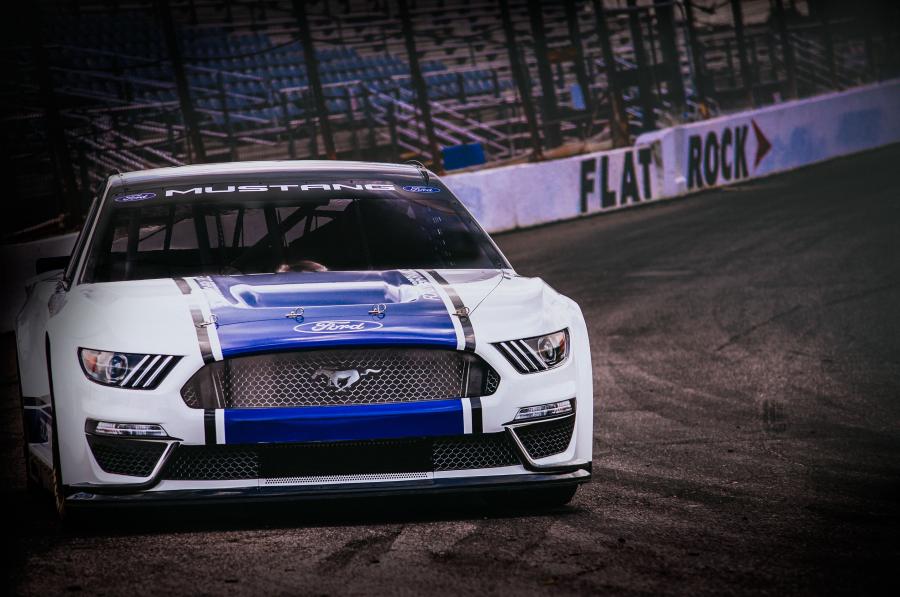  Ford NASCAR Mustang 2019 года  (фото 2 из 5)